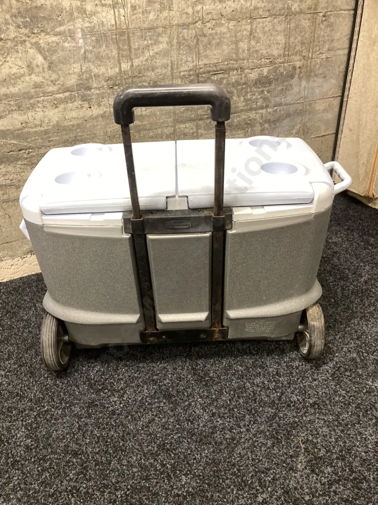 Large Rubbermaid Chilly Bin With Hinged Split Lid, Wheels & Fixed Handle, Drain Plug Image 1++